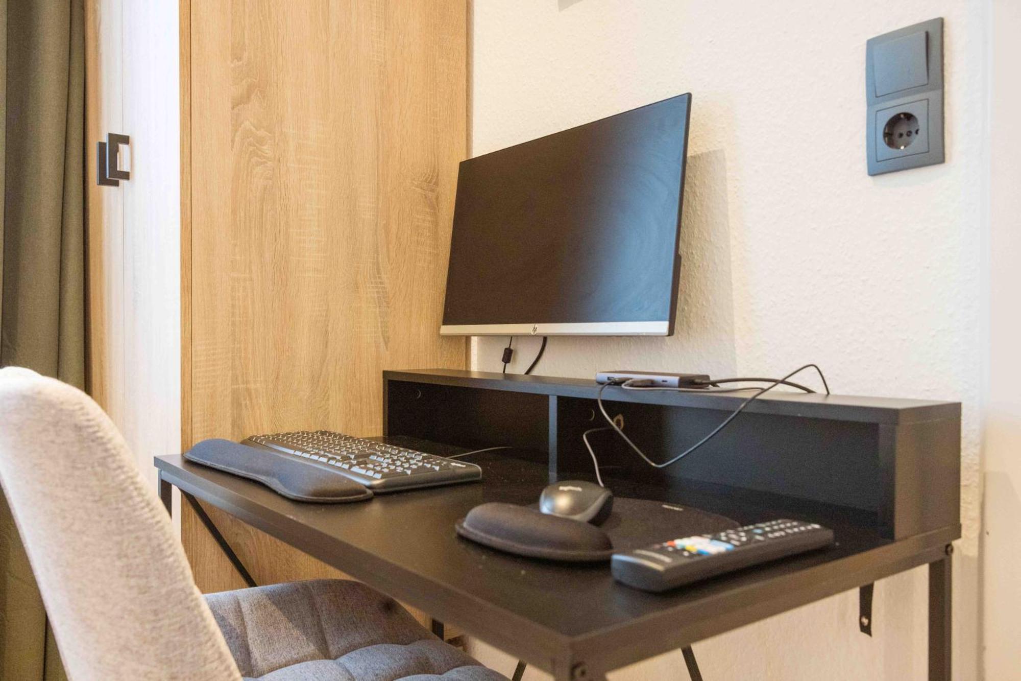 Schillerapartment Hof, Kueche, 24H Digital-Checkin, Parkplatz, Wlan250Mbit Hof  Exterior photo